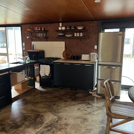 Self Contained Open Shed Space Wainui  Esterno foto