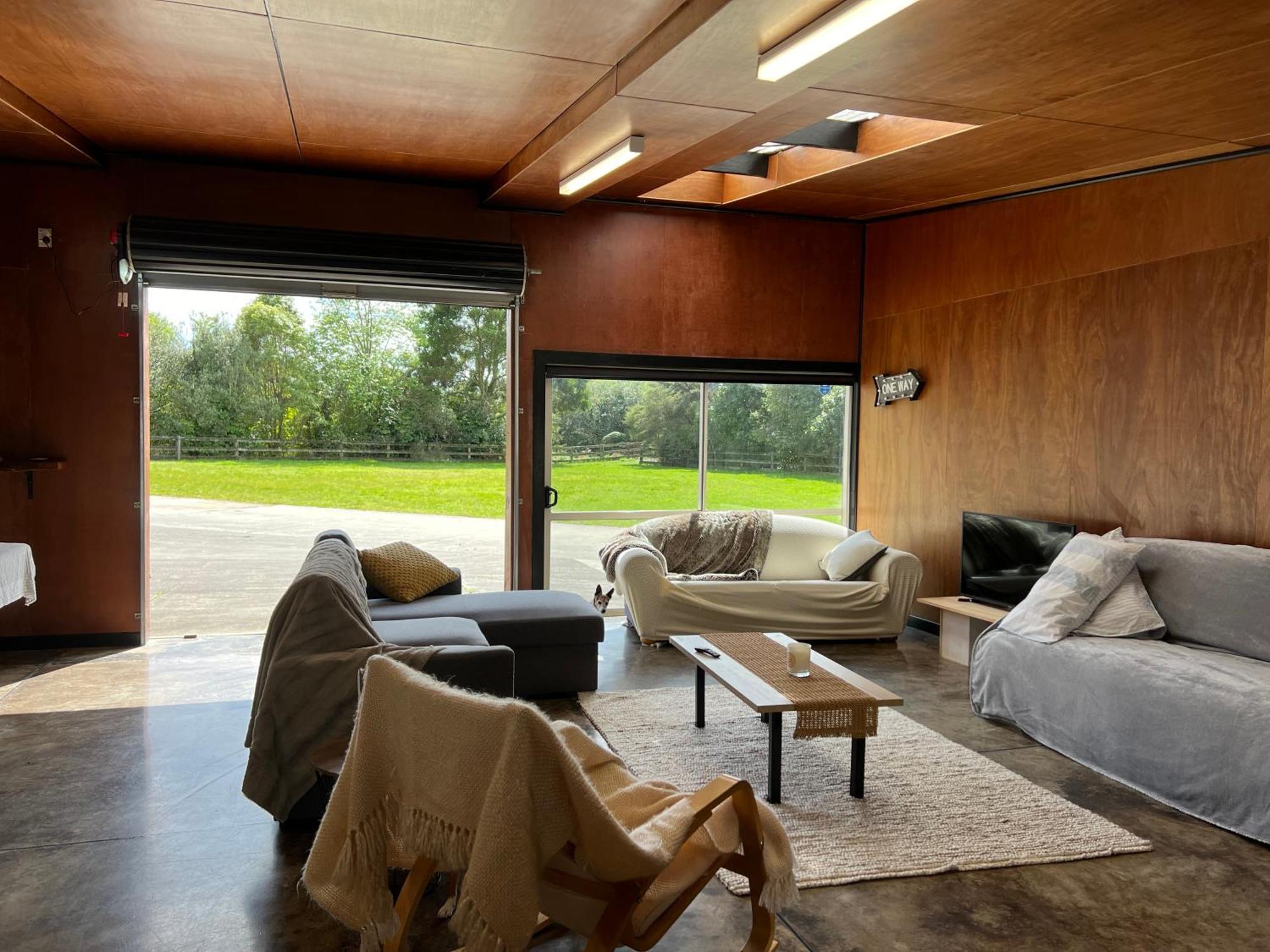 Self Contained Open Shed Space Wainui  Esterno foto